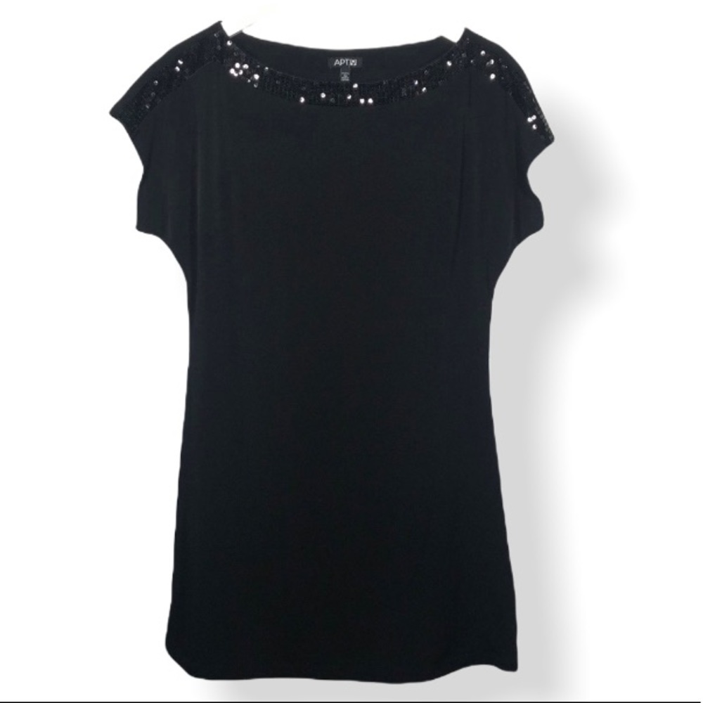 APT 9 cute black top with sequin